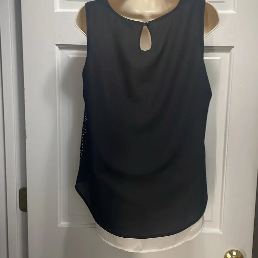 Dressbarn black and white layered sleeveless top - Picture 5 of 13